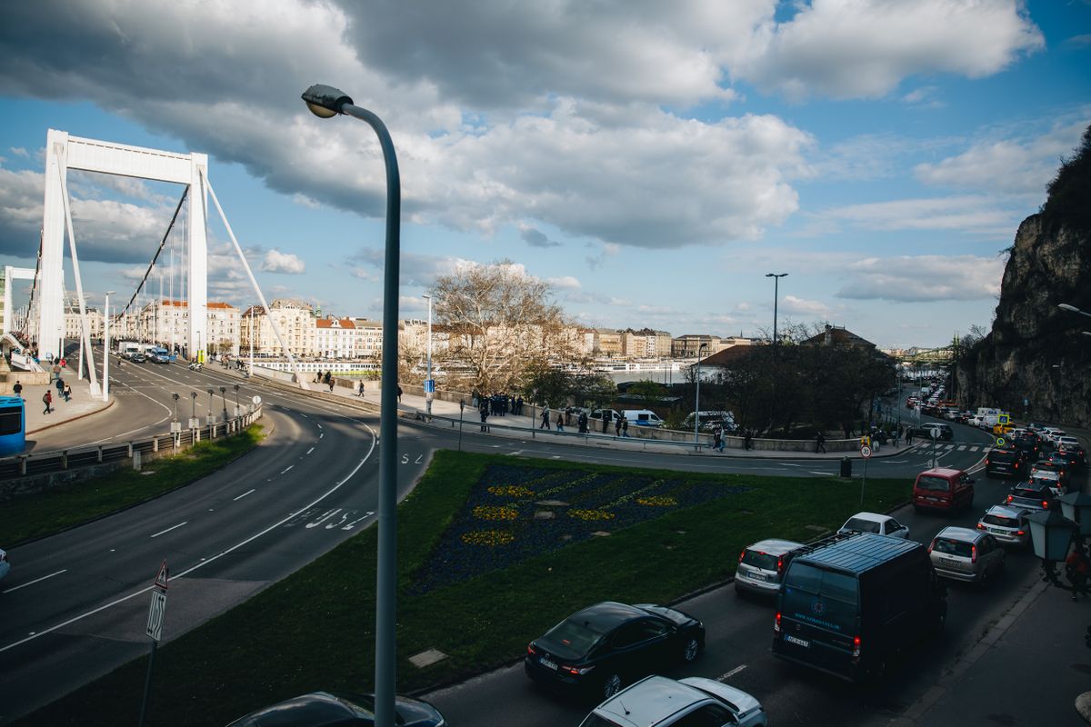 tüntetés dugó lezárás Erzsébet híd